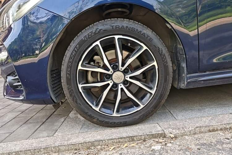 Used BYD Song MAX 2017 1.5T Manual Smart Connect Luxury 7-Seater Left Front Wheel Hub