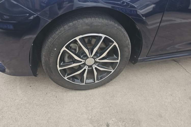 Used BYD Song MAX 2017 1.5T Automatic Smart Connect Prestige 7-Seater Left Front Wheel Hub