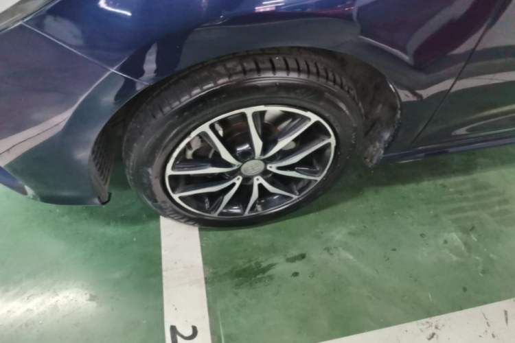Used BYD Song MAX 2017 1.5T Automatic Smart Connect Luxury 7-Seater Left Front Wheel Hub