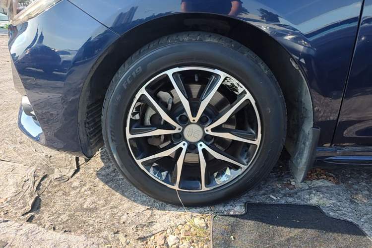 Used BYD Song MAX 2017 1.5T Automatic Smart Connect Elite 7-Seater Left Front Wheel Hub