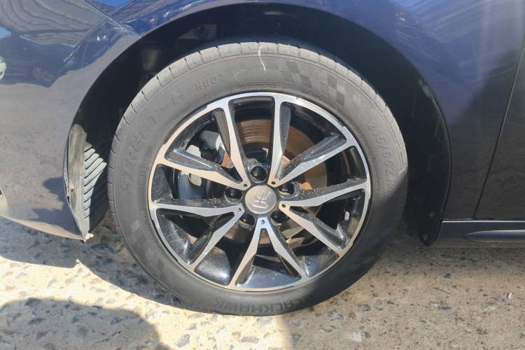 Used BYD Song MAX 2017 1.5T Automatic Smart Connect Elite 7-Seater Left Front Wheel Hub