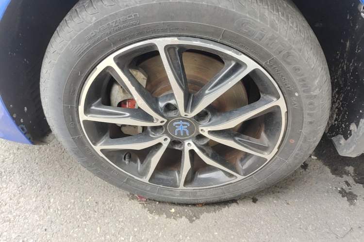 Used BYD Song MAX 2017 1.5T Automatic Smart Connect Prestige 7-Seater Left Front Wheel Hub