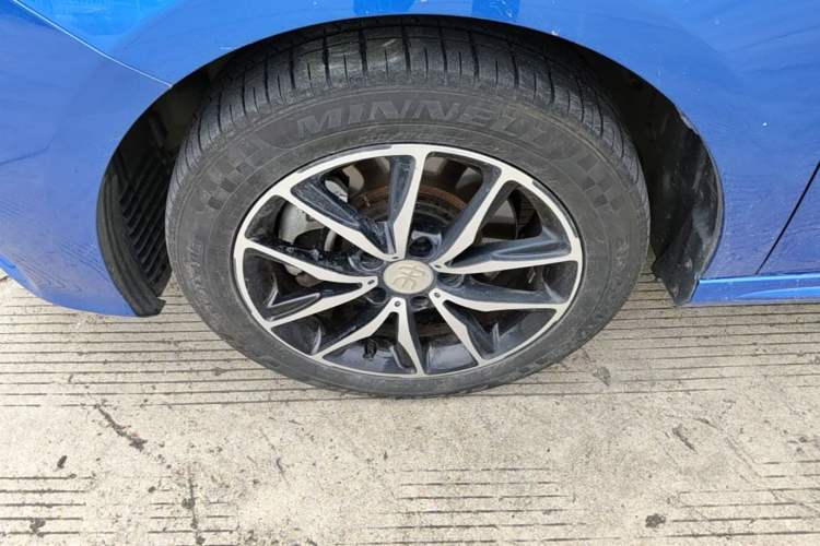 Used BYD Song MAX 2017 1.5T Automatic Smart Connect Prestige 7-Seater Left Front Wheel Hub