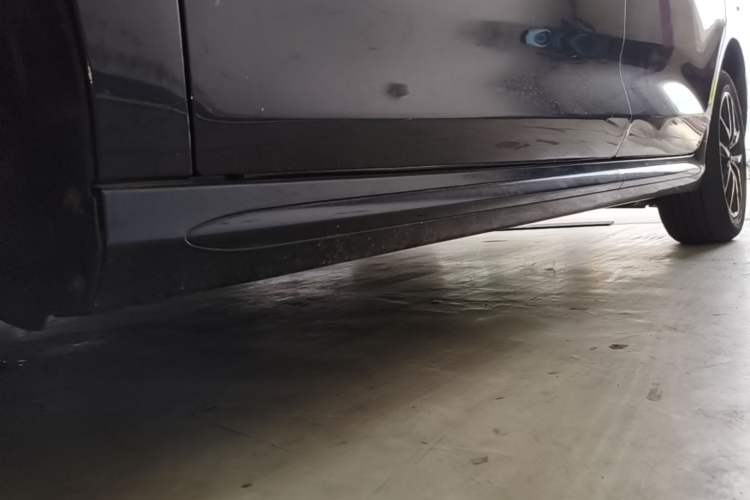 Used BYD Song MAX 2017 1.5T Automatic Smart Connect Elite 7-Seater Left Side Sill