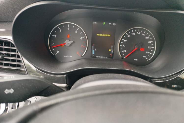 Used BYD Song MAX 2017 1.5T Automatic Smart Connect Elite 7-Seater Odometer Close Up