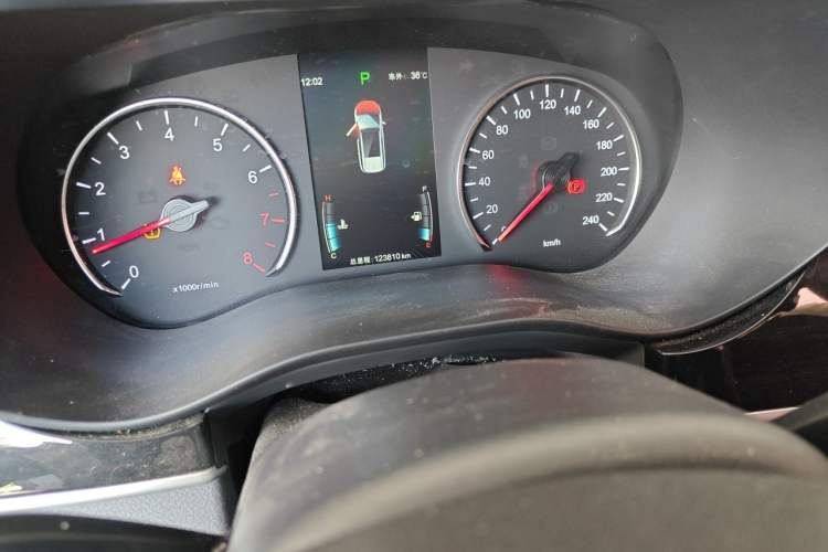 Used BYD Song MAX 2017 1.5T Automatic Smart Connect Elite 7-Seater Odometer Close Up