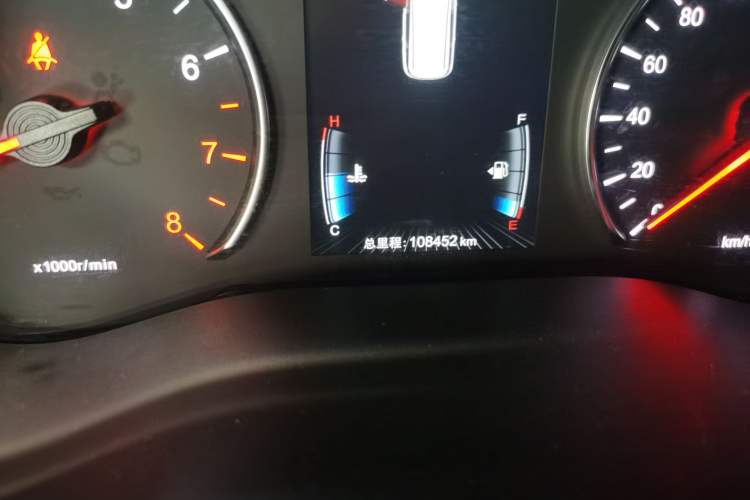 Used BYD Song MAX 2017 1.5T Automatic Smart Connect Luxury 7-Seater Odometer Close Up