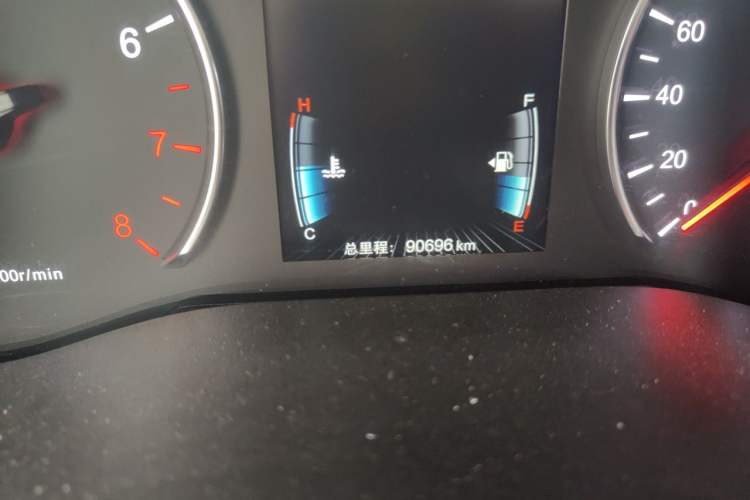 Used BYD Song MAX 2017 1.5T Manual Smart Connect Luxury 7-Seater Odometer Close Up