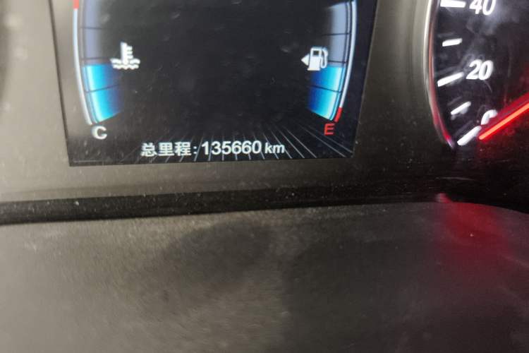 Used BYD Song MAX 2017 1.5T Automatic Smart Connect Luxury 7-Seater Odometer Close Up