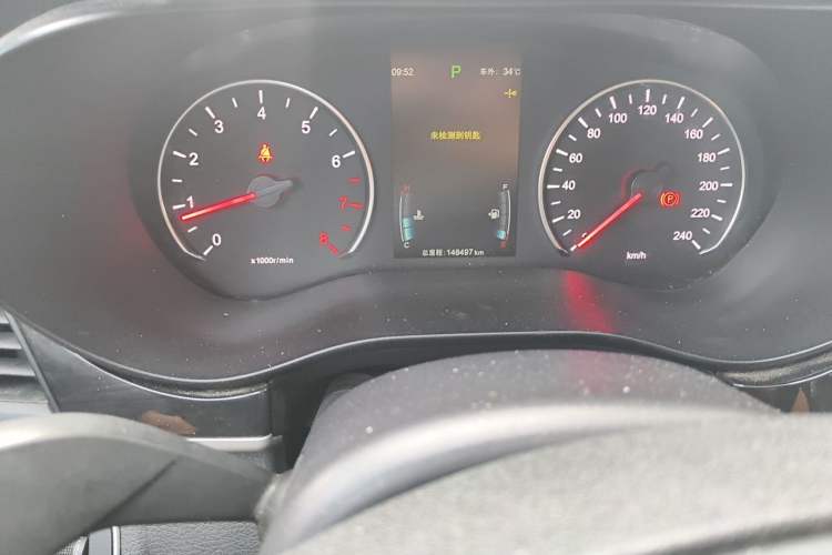 Used BYD Song MAX 2017 1.5T Automatic Smart Connect Luxury 7-Seater Odometer Close Up