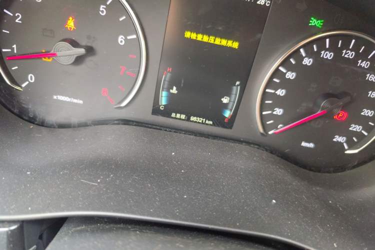 Used BYD Song MAX 2017 1.5T Automatic Smart Connect Elite 7-Seater Odometer Close Up
