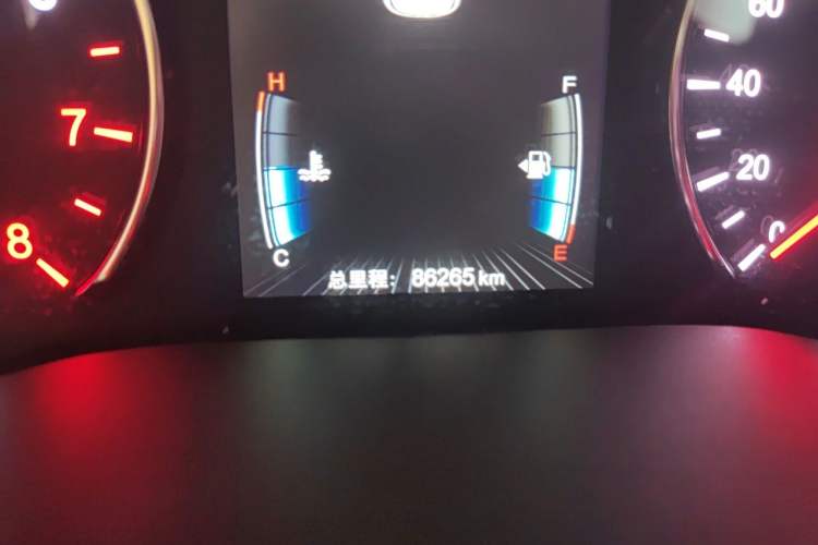 Used BYD Song MAX 2017 1.5T Automatic Smart Connect Elite 7-Seater Odometer Close Up