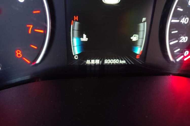 Used BYD Song MAX 2017 1.5T Manual Smart Connect Luxury 7-Seater Odometer Close Up