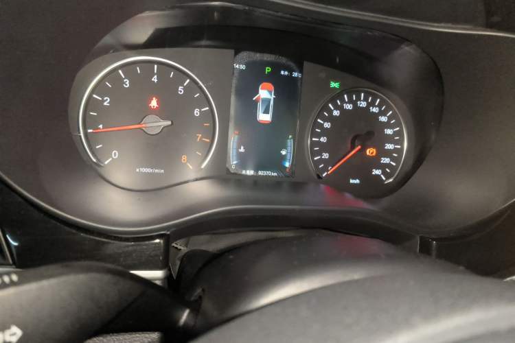 Used BYD Song MAX 2017 1.5T Automatic Smart Connect Luxury 7-Seater Odometer Close Up