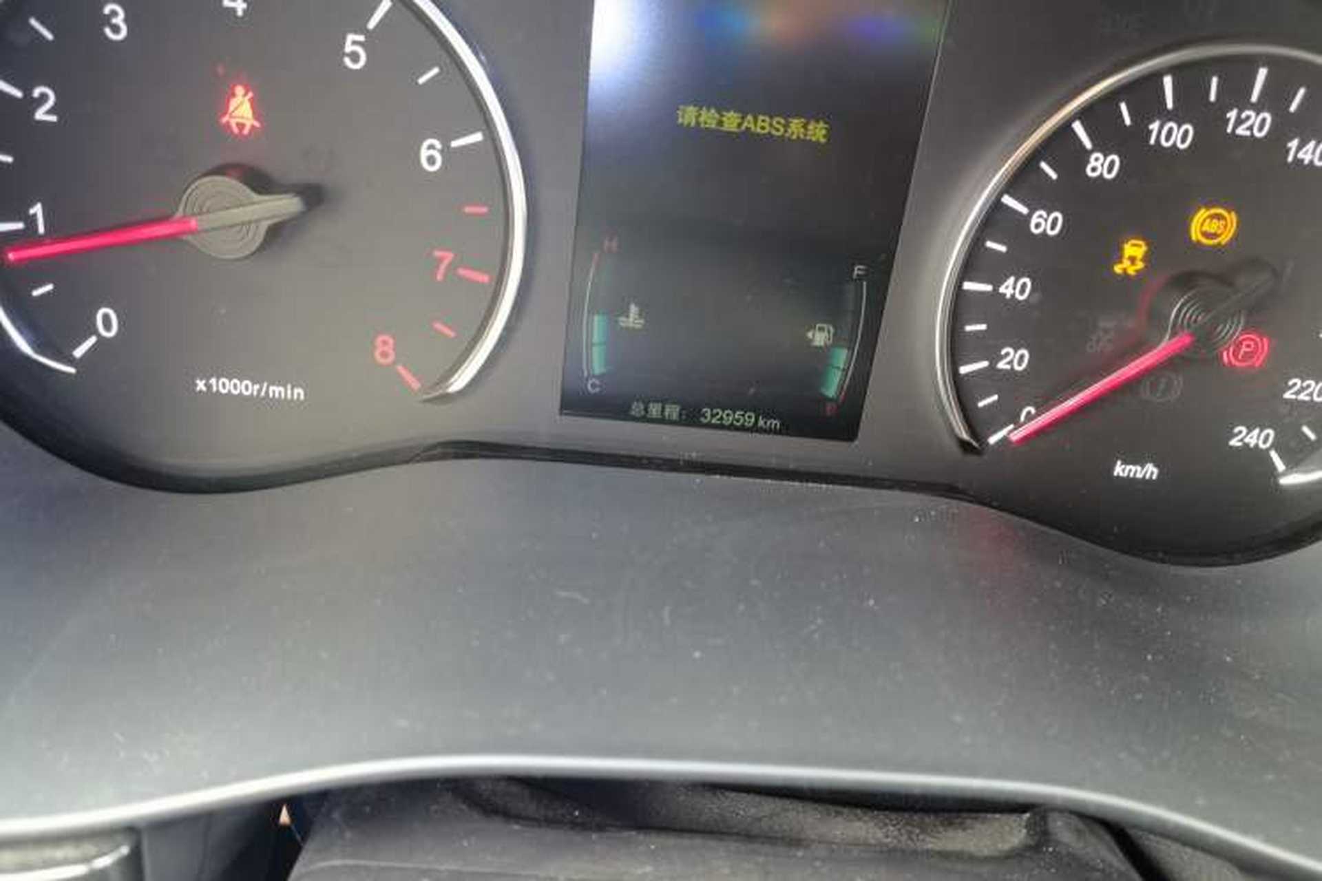 Used BYD Song MAX 2017 1.5T Automatic Smart Connect Elite 7-Seater Odometer Close Up