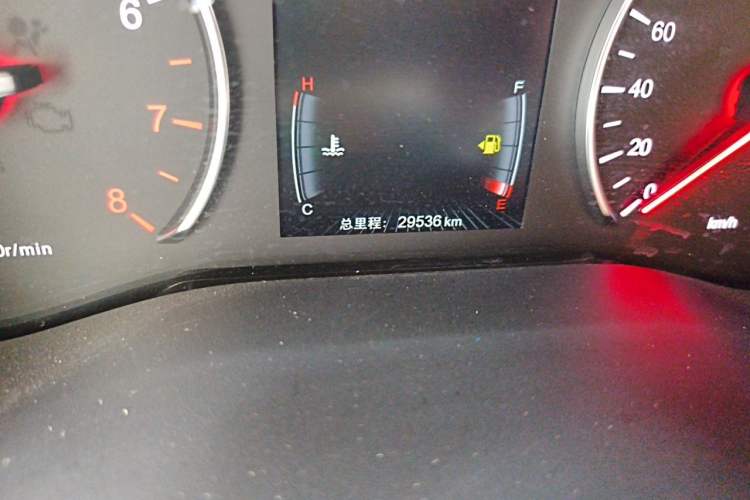 Used BYD Song MAX 2017 1.5T Automatic Smart Connect Luxury 7-Seater Odometer Close Up