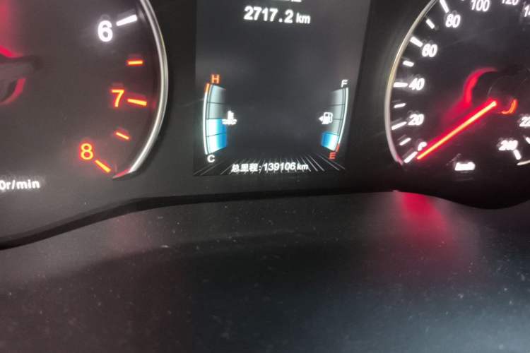 Used BYD Song MAX 2017 1.5T Automatic Smart Connect Prestige 7-Seater Odometer Close Up