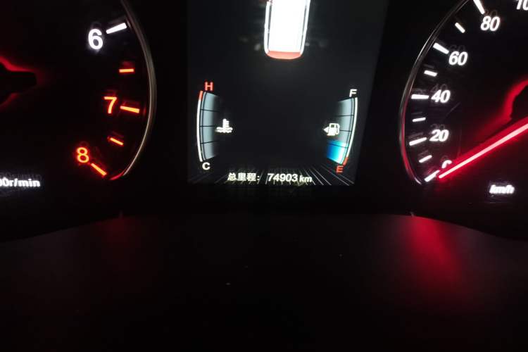 Used BYD Song MAX 2017 1.5T Automatic Smart Connect Luxury 7-Seater Odometer Close Up