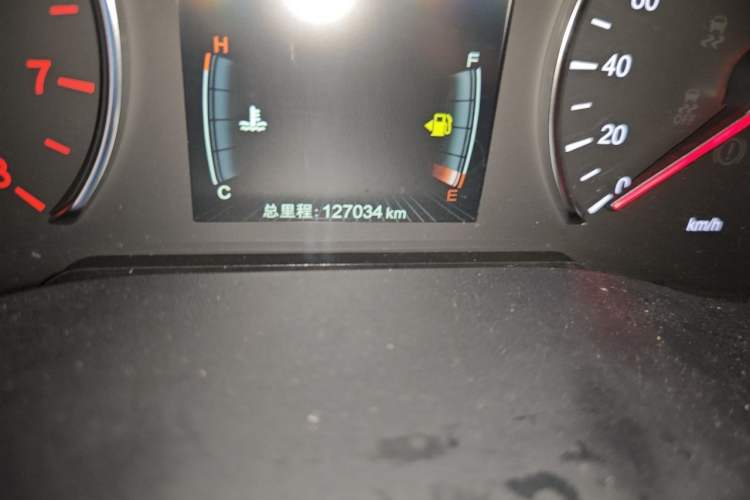 Used BYD Song MAX 2017 1.5T Automatic Smart Connect Luxury 7-Seater Odometer Close Up