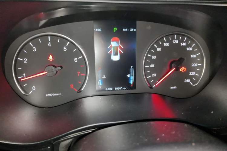 Used BYD Song MAX 2017 1.5T Automatic Smart Connect Elite 7-Seater Odometer Close Up