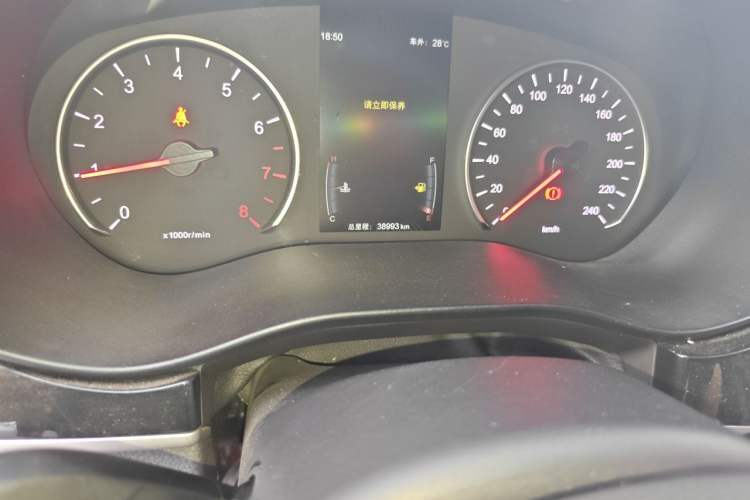 Used BYD Song MAX 2017 1.5T Manual Smart Connect Luxury 7-Seater Odometer Close Up