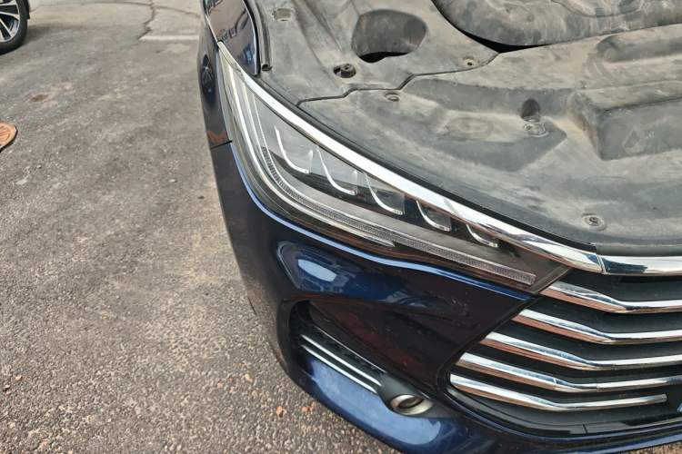 Used BYD Song MAX 2017 1.5T Automatic Smart Connect Elite 7-Seater Right Front Headlight