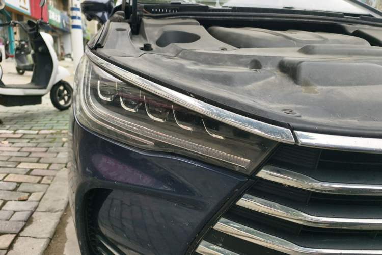 Used BYD Song MAX 2017 1.5T Automatic Smart Connect Elite 7-Seater Right Front Headlight