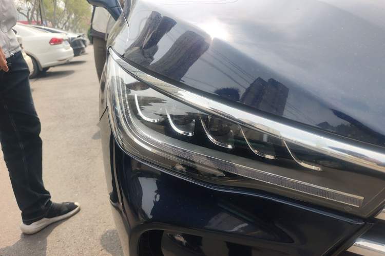 Used BYD Song MAX 2017 1.5T Automatic Smart Connect Prestige 7-Seater Right Front Headlight