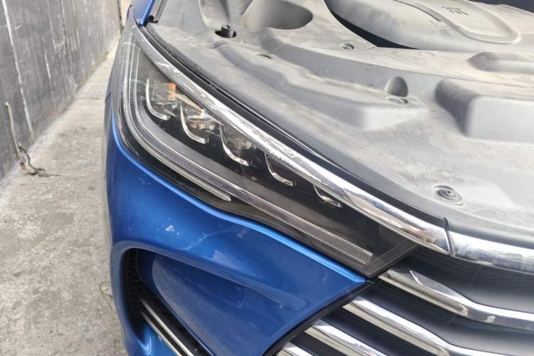 Used BYD Song MAX 2017 1.5T Automatic Smart Connect Elite 7-Seater Right Front Headlight