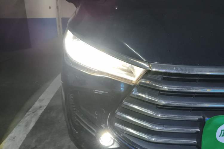 Used BYD Song MAX 2017 1.5T Automatic Smart Connect Prestige 7-Seater Right Front Headlight