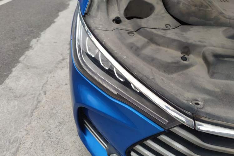 Used BYD Song MAX 2017 1.5T Automatic Smart Connect Elite 7-Seater Right Front Headlight