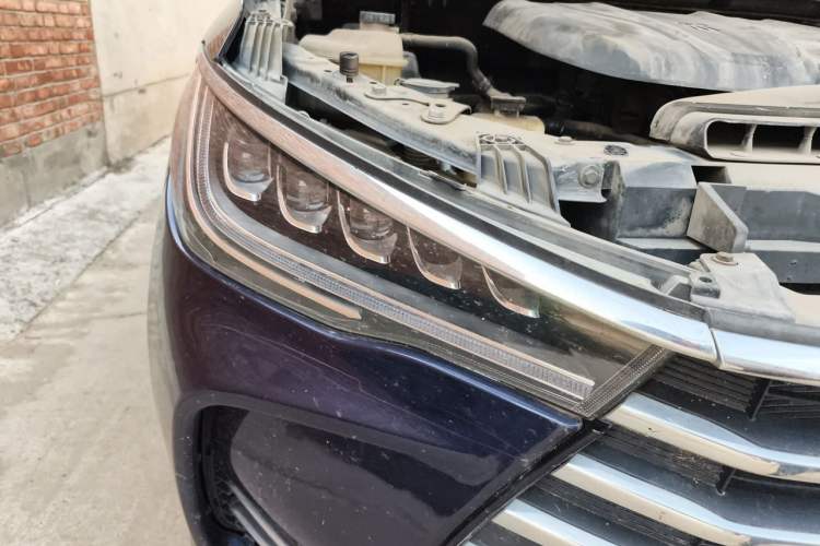 Used BYD Song MAX 2017 1.5T Automatic Smart Connect Luxury 7-Seater Right Front Headlight