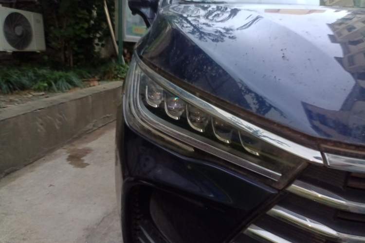 Used BYD Song MAX 2017 1.5T Automatic Smart Connect Elite 7-Seater Right Front Headlight