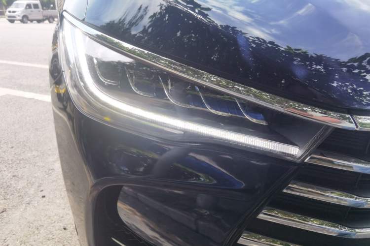 Used BYD Song MAX 2017 1.5T Automatic Smart Connect Luxury 7-Seater Right Front Headlight