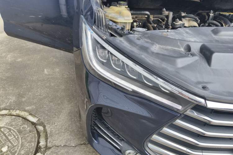Used BYD Song MAX 2017 1.5T Automatic Smart Connect Luxury 7-Seater Right Front Headlight