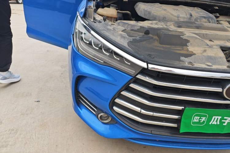 Used BYD Song MAX 2017 1.5T Automatic Smart Connect Elite 7-Seater Right Front Headlight