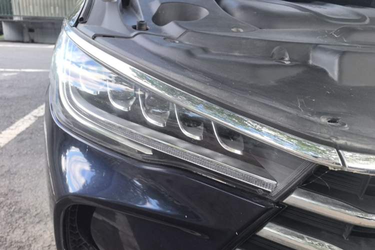 Used BYD Song MAX 2017 1.5T Automatic Smart Connect Elite 7-Seater Right Front Headlight