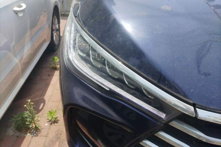 Used BYD Song MAX 2017 1.5T Automatic Smart Connect Elite 7-Seater Right Front Headlight