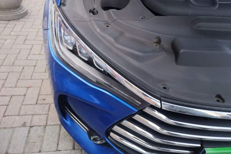 Used BYD Song MAX 2017 1.5T Automatic Smart Connect Elite 7-Seater Right Front Headlight