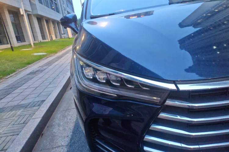 Used BYD Song MAX 2017 1.5T Automatic Smart Connect Elite 7-Seater Right Front Headlight