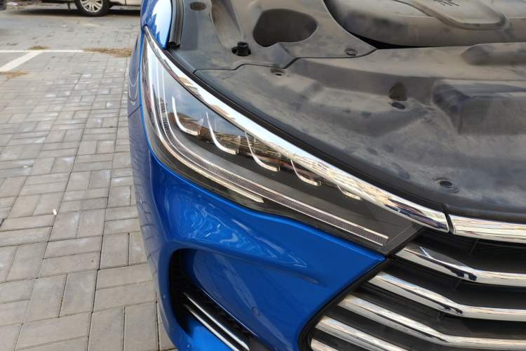 Used BYD Song MAX 2017 1.5T Automatic Smart Connect Prestige 7-Seater Right Front Headlight