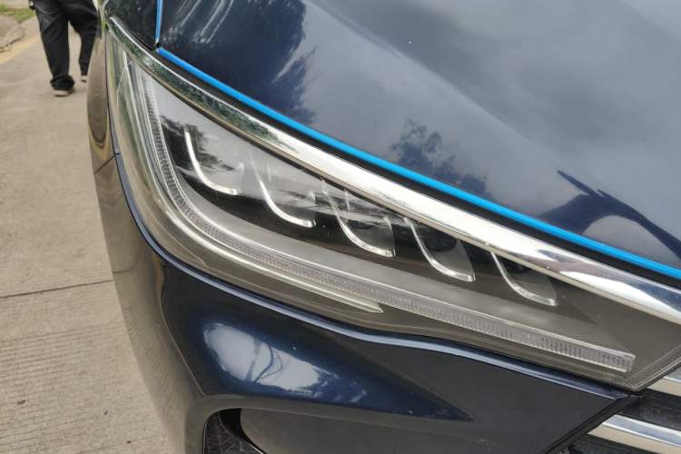 Used BYD Song MAX 2017 1.5T Automatic Smart Connect Prestige 7-Seater Right Front Headlight