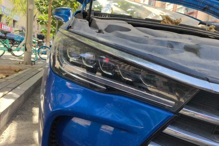 Used BYD Song MAX 2017 1.5T Automatic Smart Connect Prestige 7-Seater Right Front Headlight