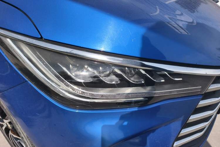 Used BYD Song MAX 2017 1.5T Automatic Smart Connect Prestige 7-Seater Right Front Headlight