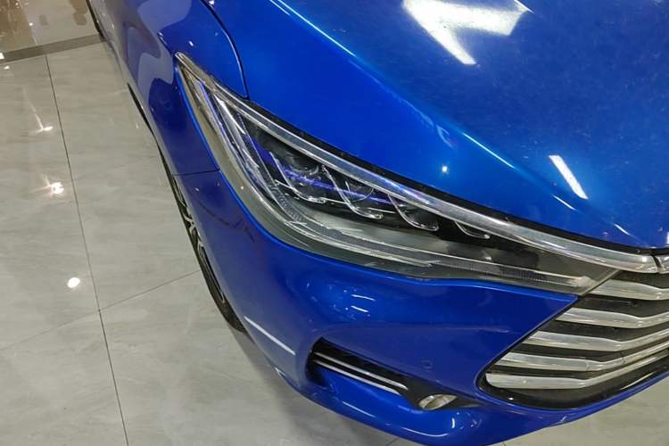 Used BYD Song MAX 2017 1.5T Automatic Smart Connect Prestige 7-Seater Right Front Headlight