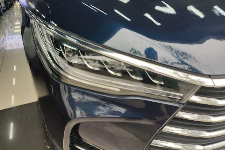 Used BYD Song MAX 2017 1.5T Automatic Smart Connect Elite 7-Seater Right Front Headlight