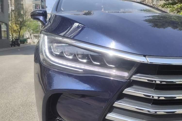 Used BYD Song MAX 2017 1.5T Manual Smart Connect Luxury 7-Seater Right Front Headlight
