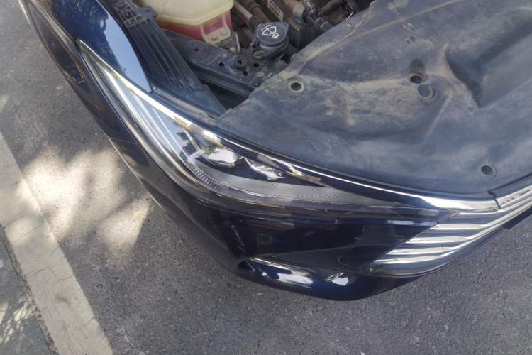 Used BYD Song MAX 2017 1.5T Manual Comfort 7-Seater Right Front Headlight
