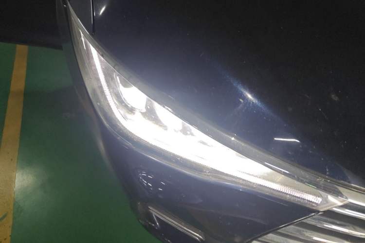 Used BYD Song MAX 2017 1.5T Automatic Smart Connect Elite 7-Seater Right Front Headlight