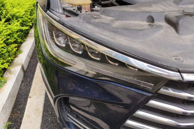 Used BYD Song MAX 2017 1.5T Manual Smart Connect Luxury 7-Seater Right Front Headlight